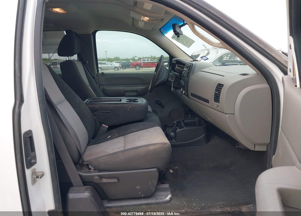 2008 CHEVROLET SILVERADO 2500HD WORK TRUCK VIN: 1GCHC29K98E116659