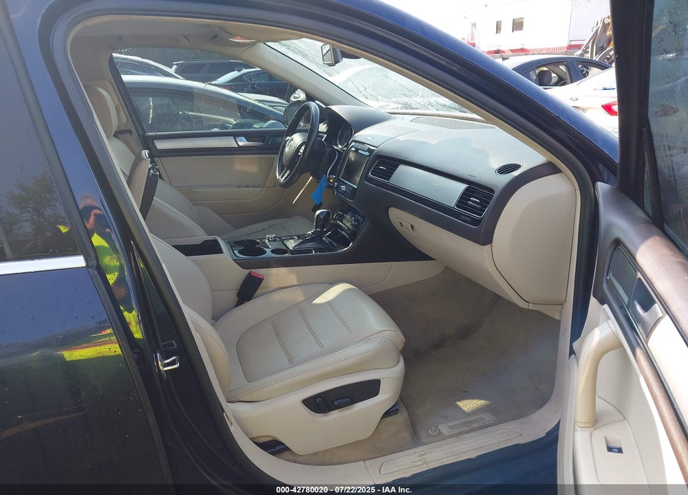 2011 VOLKSWAGEN TOUAREG VIN: WVGFF9BP9BD003087