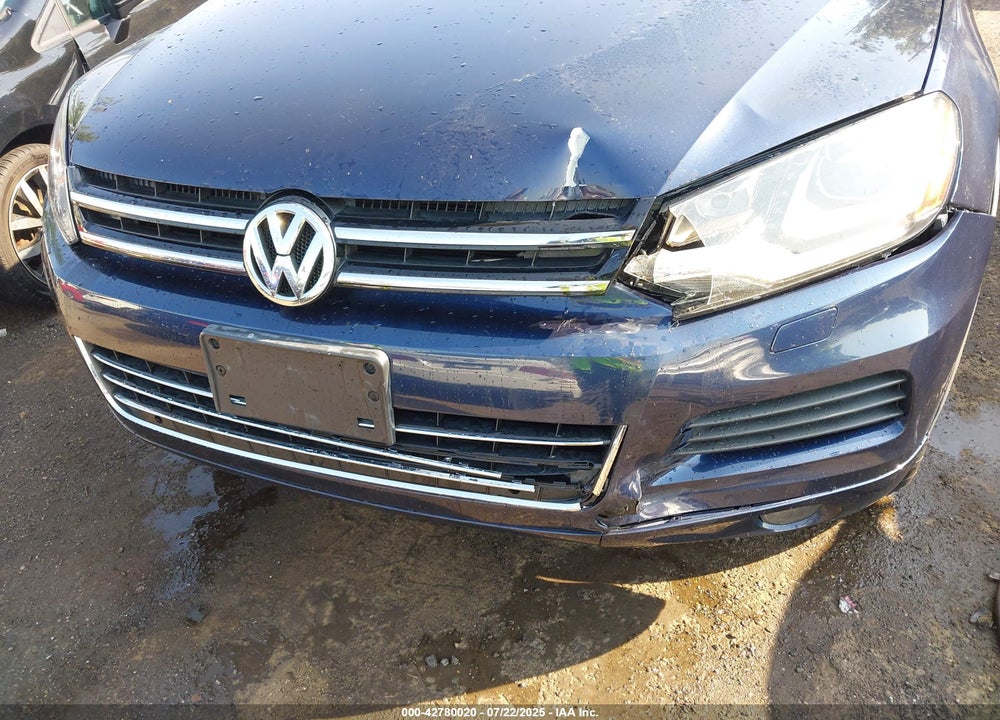 2011 VOLKSWAGEN TOUAREG VIN: WVGFF9BP9BD003087