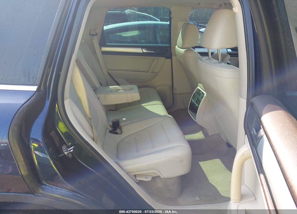 2011 VOLKSWAGEN TOUAREG VIN: WVGFF9BP9BD003087