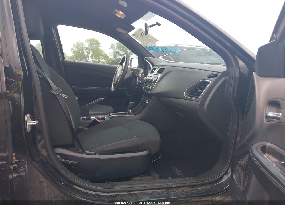 2012 CHRYSLER 200 VIN: 1C3CCBABXCN157983