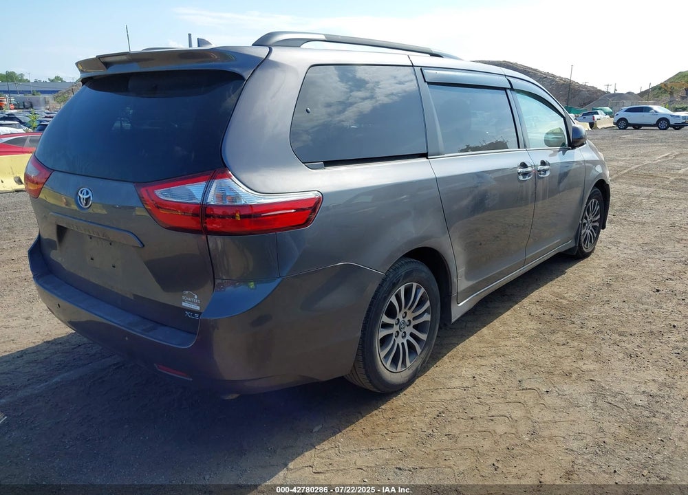 2018 TOYOTA SIENNA VIN: 5TDYZ3DC4JS940637