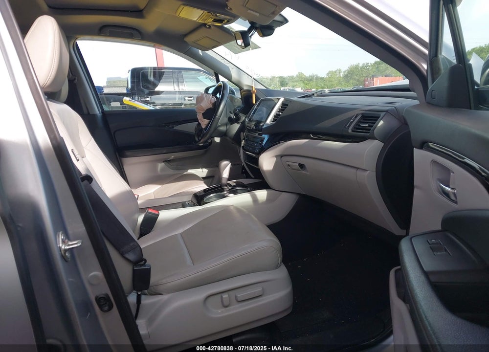 2017 HONDA RIDGELINE VIN: 5FPYK3F77HB024156