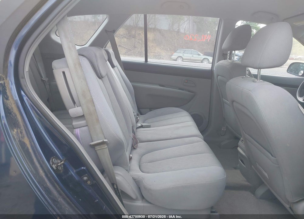 2007 KIA RONDO VIN: KNAFG526077075431