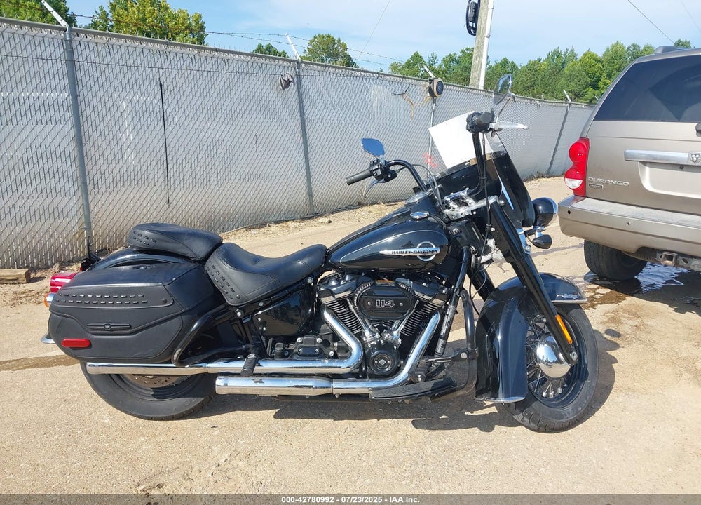 2018 HARLEY-DAVIDSON FLHCS HERITAGE CLASSIC 114 VIN: 1HD1YBK17JC075081