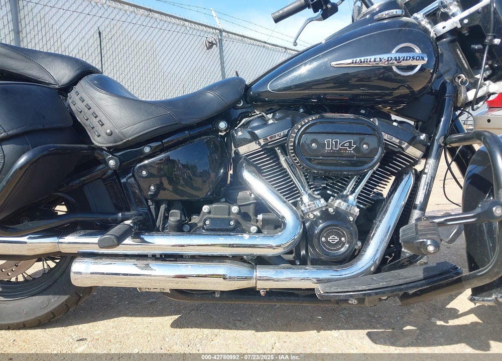2018 HARLEY-DAVIDSON FLHCS HERITAGE CLASSIC 114 VIN: 1HD1YBK17JC075081