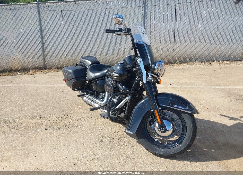 2018 HARLEY-DAVIDSON FLHCS HERITAGE CLASSIC 114 VIN: 1HD1YBK17JC075081