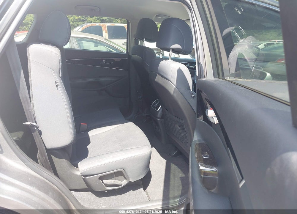 2017 KIA SORENTO VIN: 5XYPGDA58HG278758