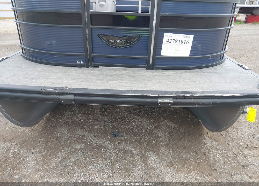 2025 BENNINGTON 22LSB PONTOON VIN: ETWR6273F425