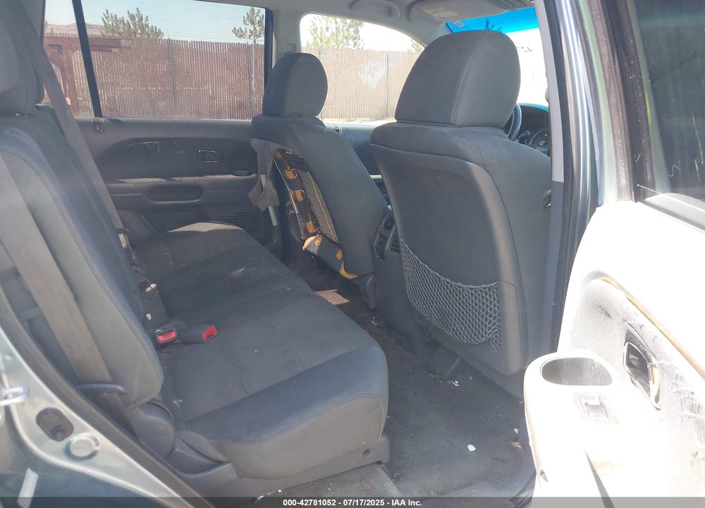 2006 HONDA PILOT LX VIN: 2HKYF18186H562552