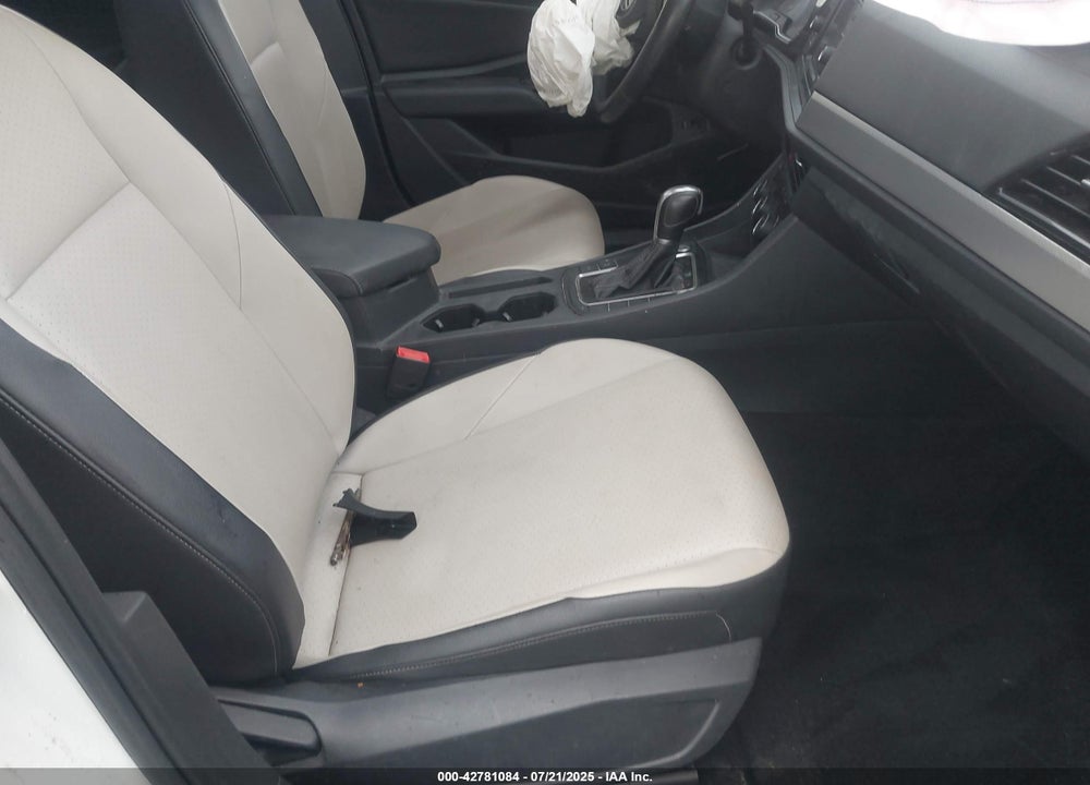 2019 VOLKSWAGEN JETTA VIN: 3VWCB7BU0KM240324