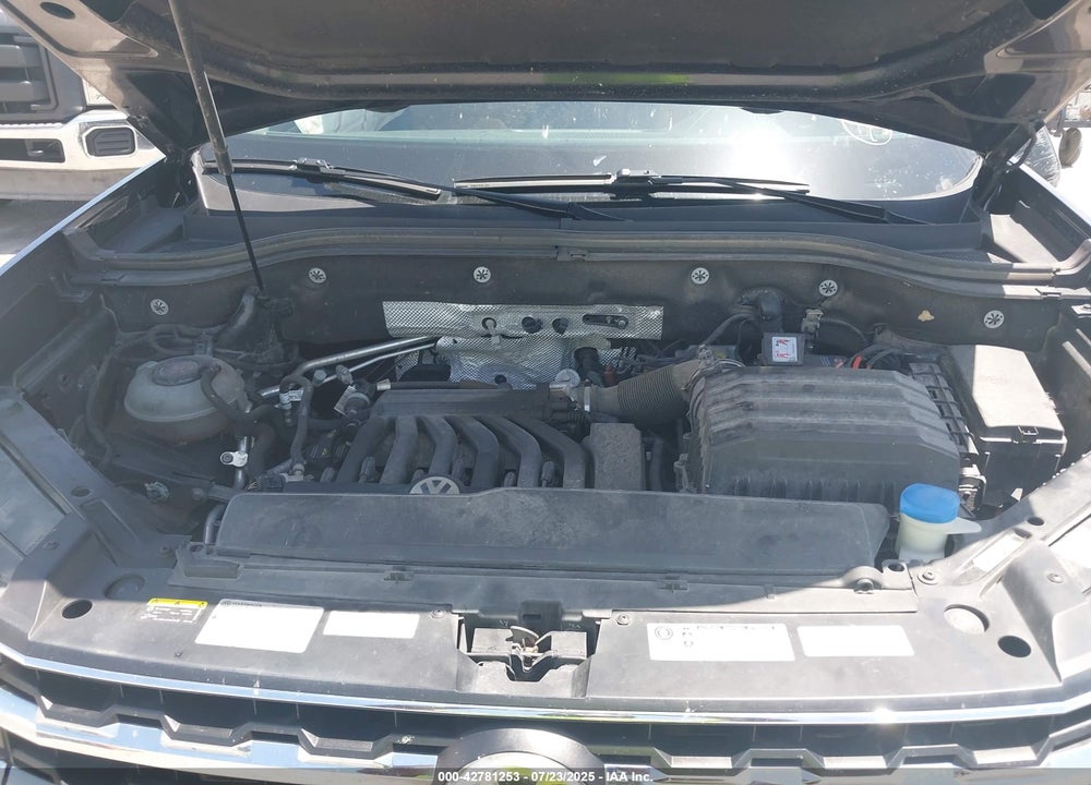 2018 VOLKSWAGEN ATLAS VIN: 1V2NR2CA2JC567210
