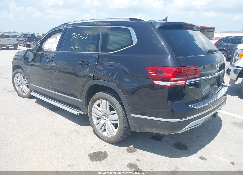 2018 VOLKSWAGEN ATLAS VIN: 1V2NR2CA2JC567210