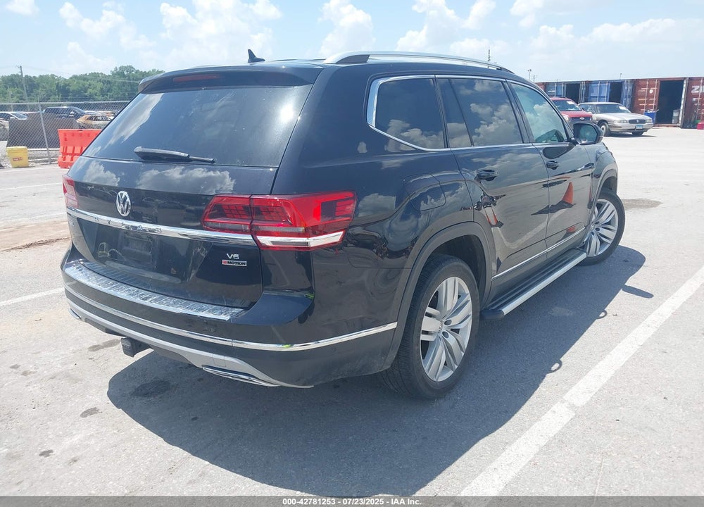 2018 VOLKSWAGEN ATLAS VIN: 1V2NR2CA2JC567210