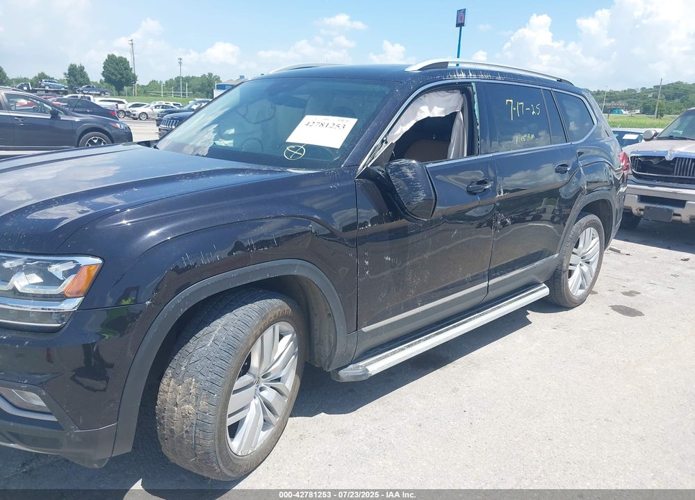 2018 VOLKSWAGEN ATLAS VIN: 1V2NR2CA2JC567210