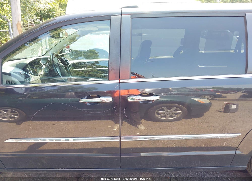 2015 CHRYSLER TOWN & COUNTRY LIMITED PLATINUM VIN: 2C4RC1GG2FR506273