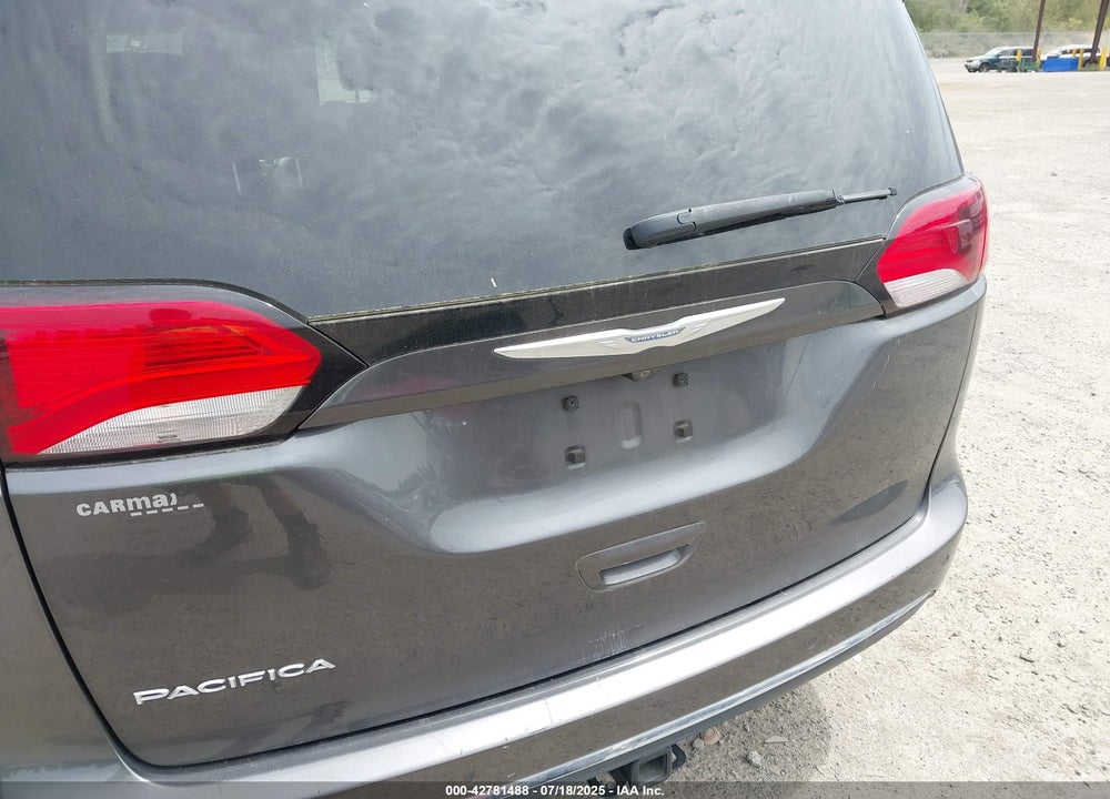 2017 CHRYSLER PACIFICA TOURING L VIN: 2C4RC1BG6HR729703
