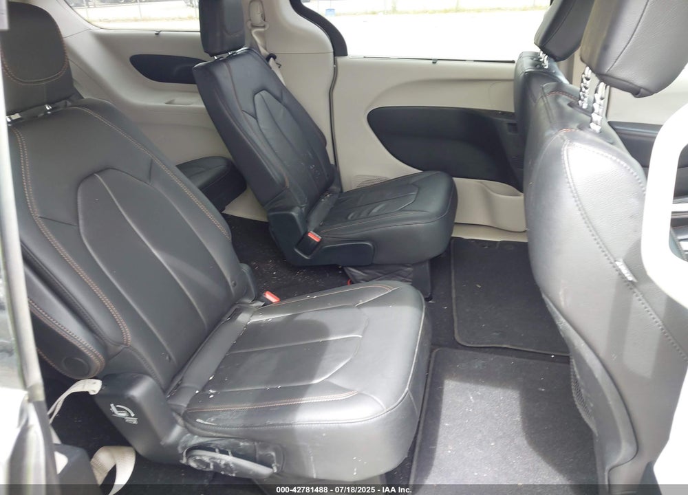 2017 CHRYSLER PACIFICA TOURING L VIN: 2C4RC1BG6HR729703