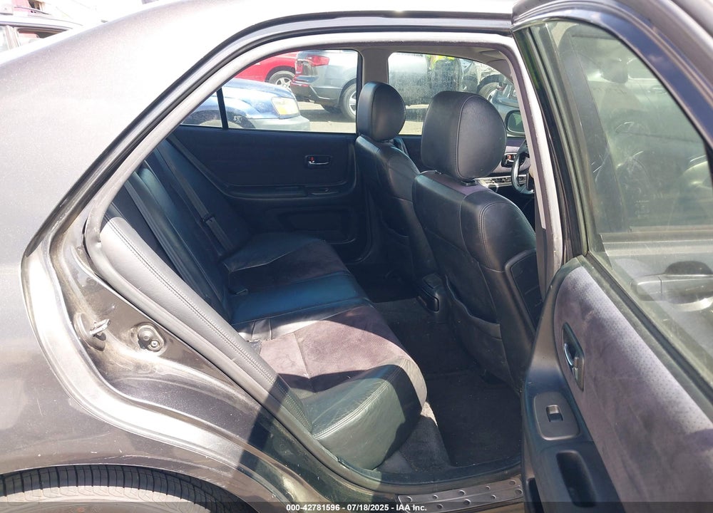 2001 LEXUS IS 300 VIN: JTHBD182X10022726