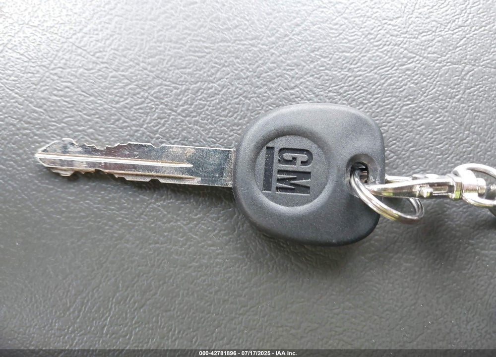 2004 GMC ENVOY XUV SLE VIN: 1GKET12S446138536