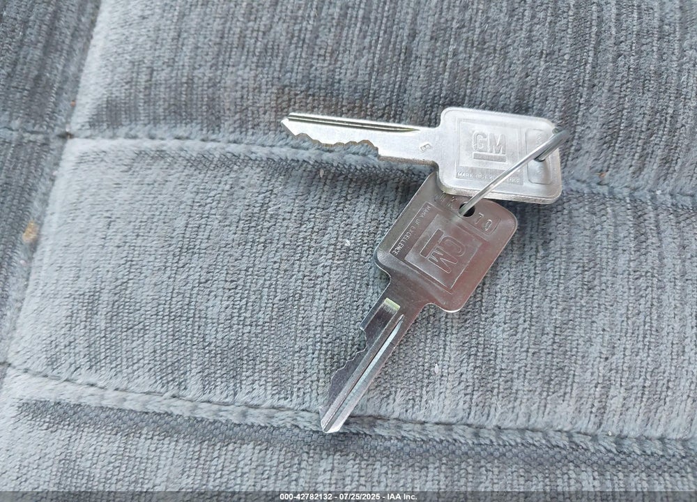 1989 GMC SUBURBAN V25 CONVENTIONAL VIN: 1GKGV26KXKF505116