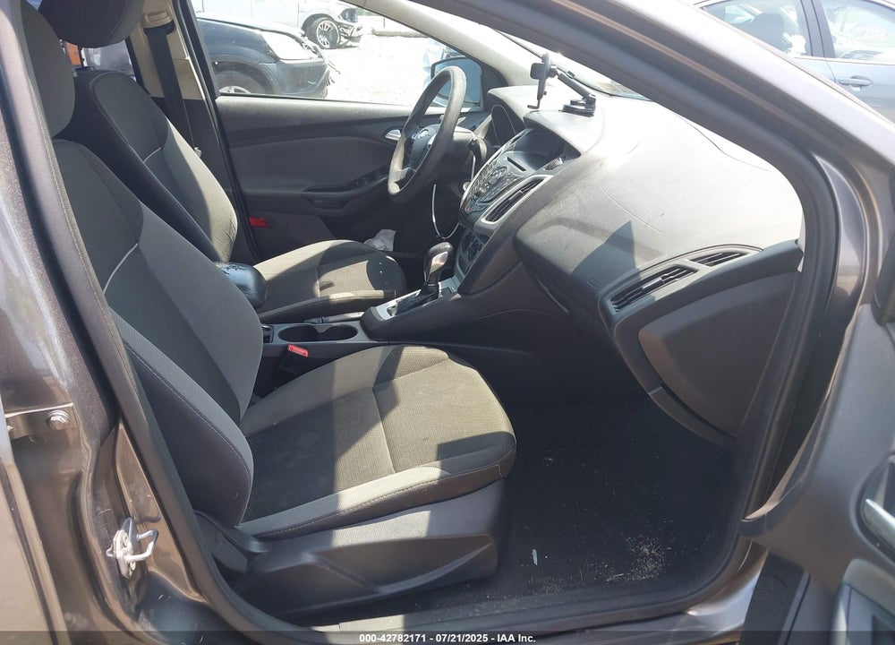 2014 FORD FOCUS VIN: 1FADP3K21EL186558