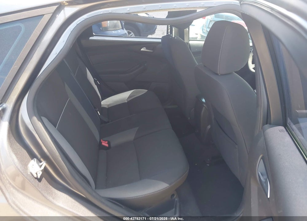 2014 FORD FOCUS VIN: 1FADP3K21EL186558