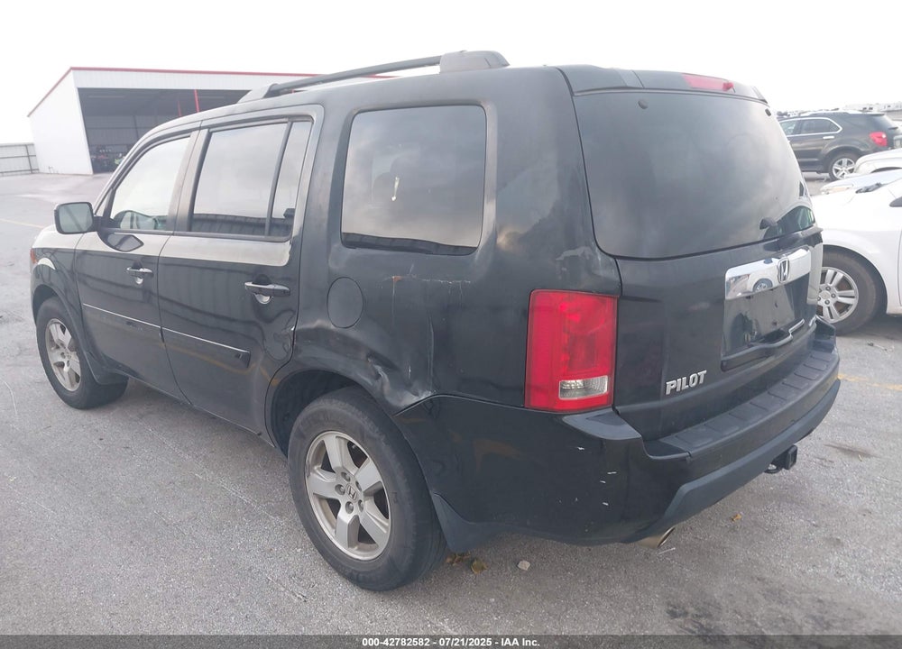 2011 HONDA PILOT VIN: 5FNYF4H61BB106351