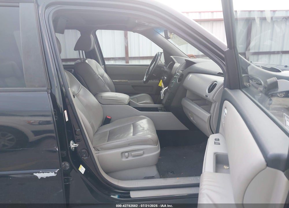 2011 HONDA PILOT VIN: 5FNYF4H61BB106351