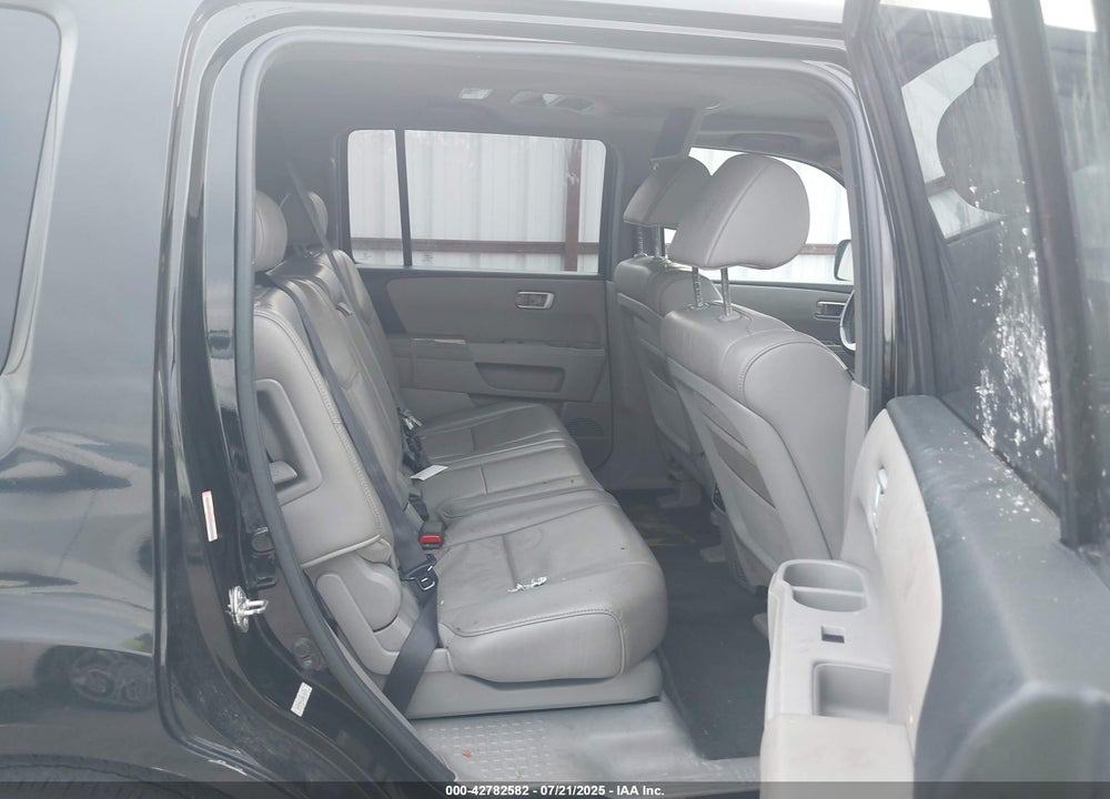 2011 HONDA PILOT VIN: 5FNYF4H61BB106351