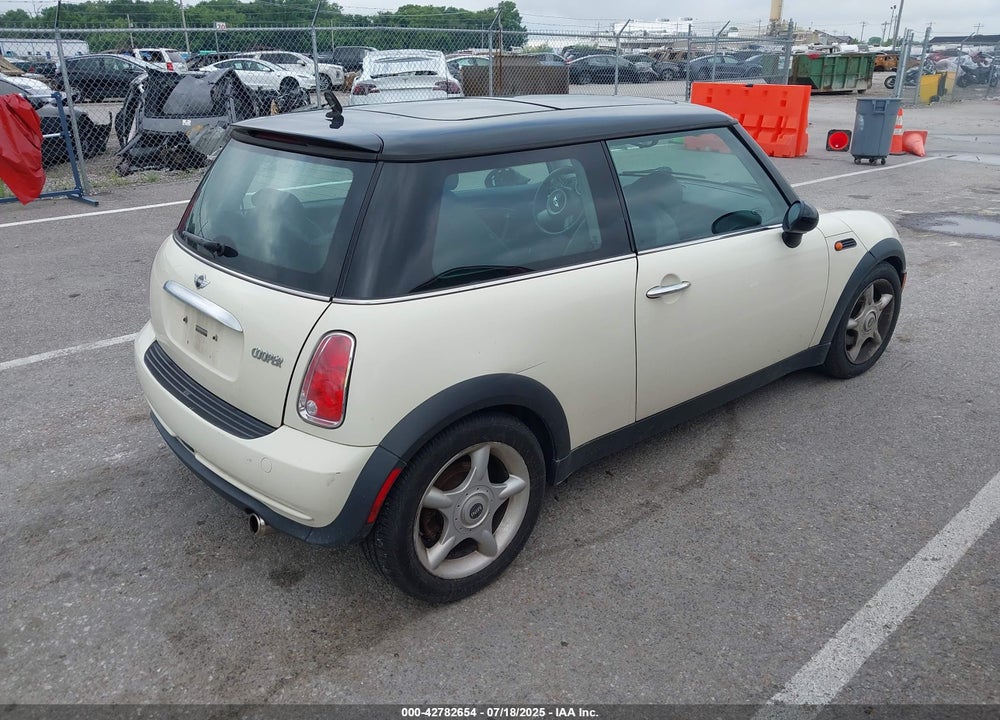 2006 MINI COOPER VIN: WMWRC33566TK73763