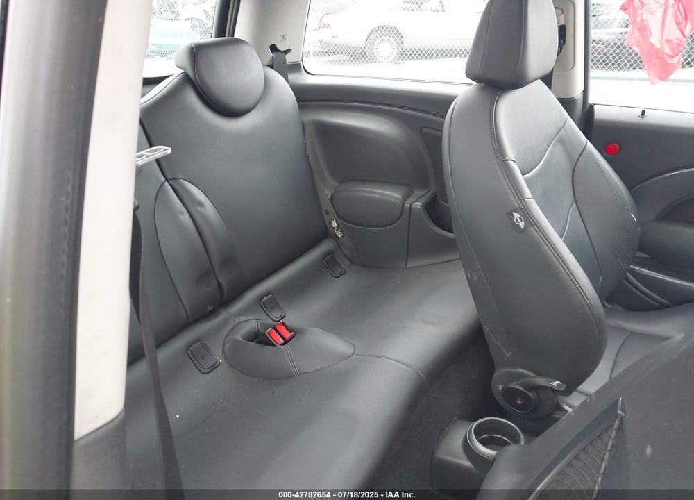 2006 MINI COOPER VIN: WMWRC33566TK73763