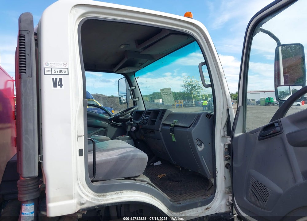 2017 ISUZU NRR DSL REG AT VIN: JALE5W163H7302719