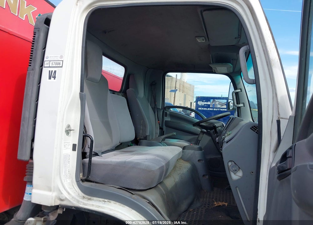2017 ISUZU NRR DSL REG AT VIN: JALE5W163H7302719