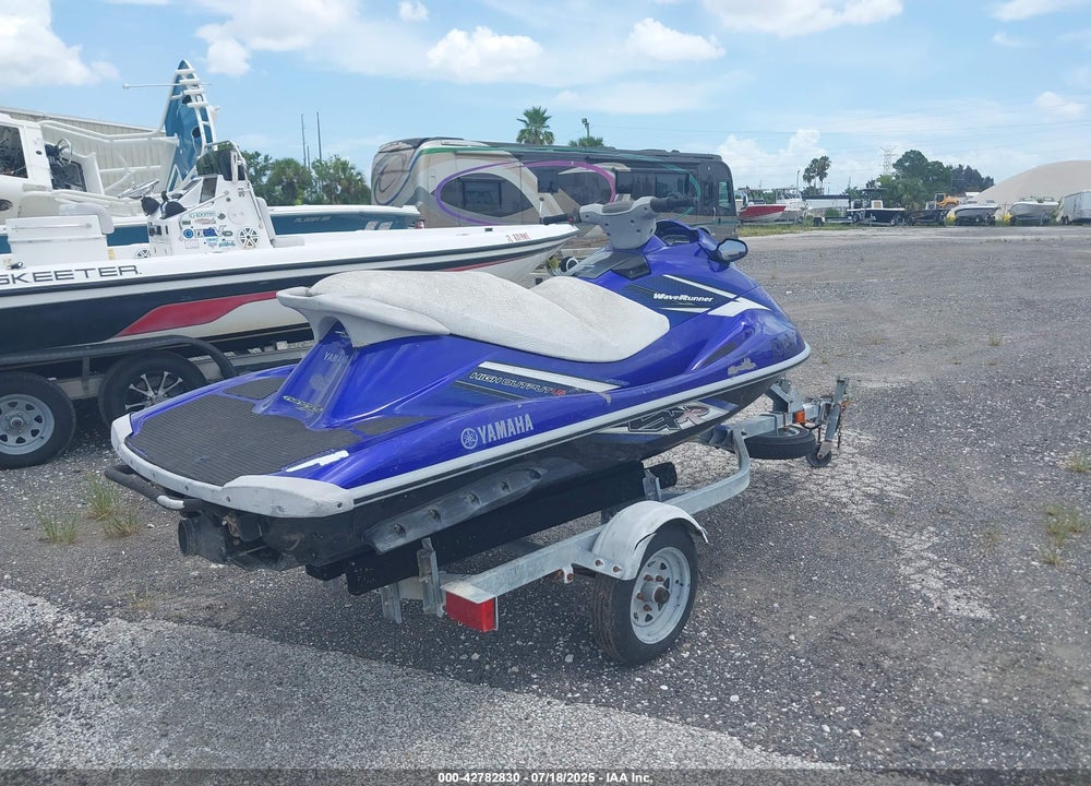 2011 YAMAHA WAVERUNNER VIN: YAMA2814K011