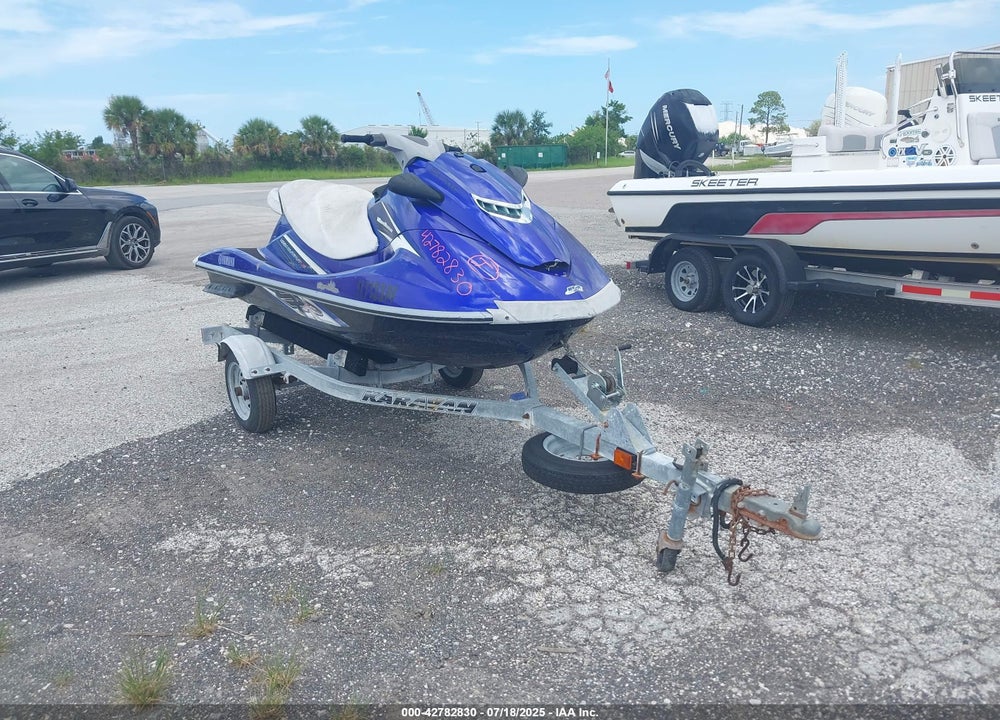 2011 YAMAHA WAVERUNNER VIN: YAMA2814K011