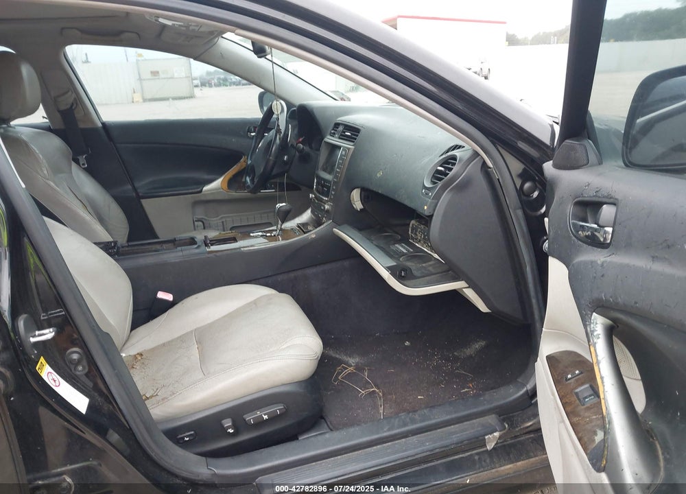 2009 LEXUS IS350 VIN: JTHBE262X92016415