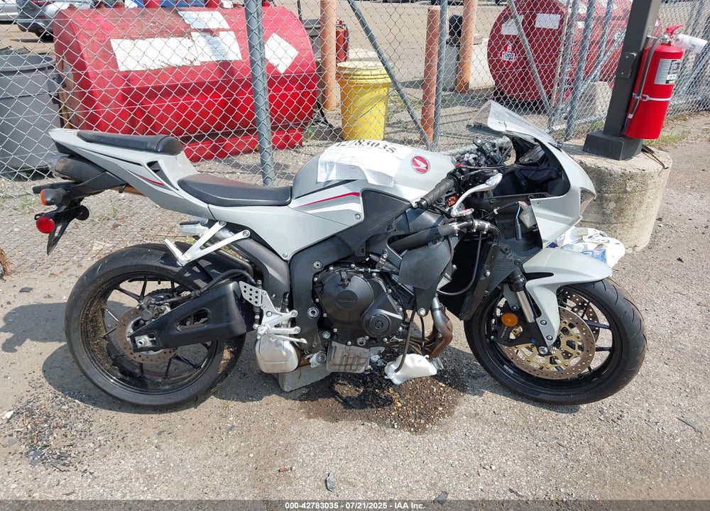 2025 HONDA CBR600 VIN: JH2PC40H1SK200175