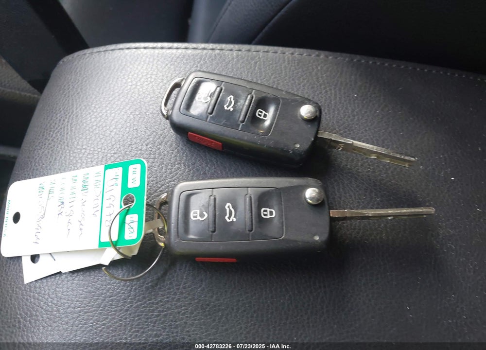 2016 VOLKSWAGEN TIGUAN VIN: WVGBV7AX8GW538964