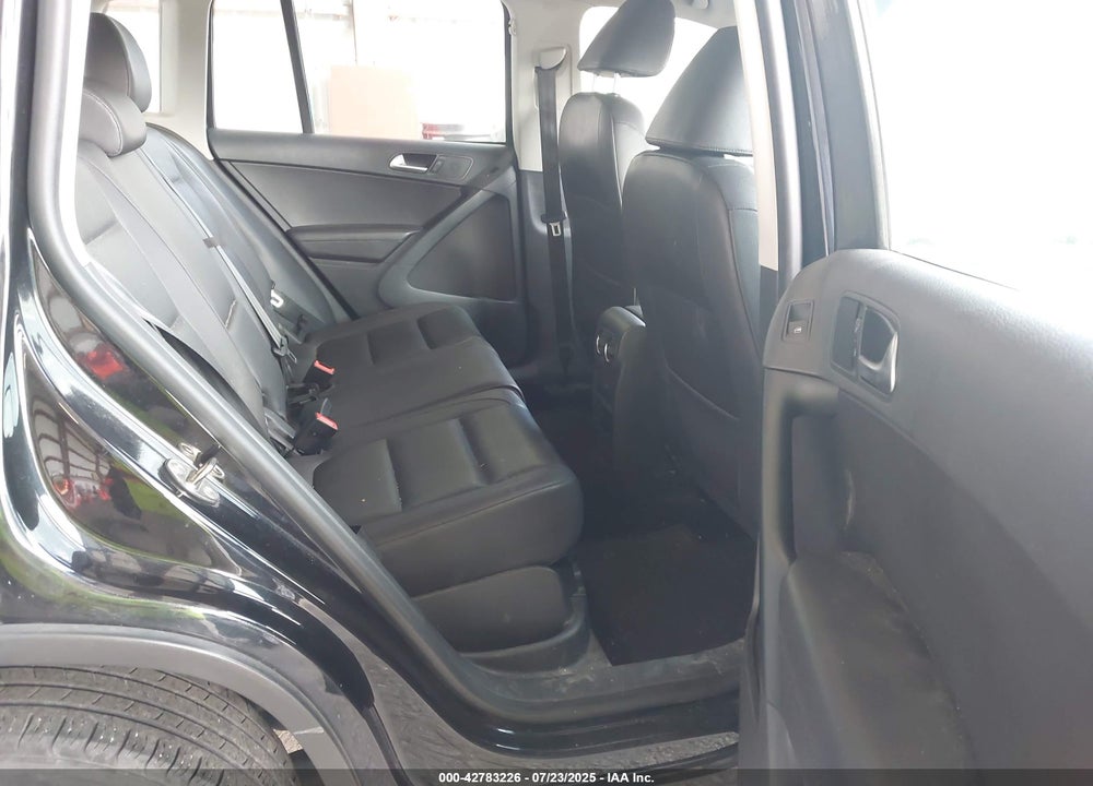 2016 VOLKSWAGEN TIGUAN VIN: WVGBV7AX8GW538964