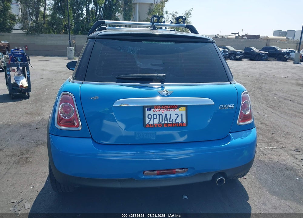 2013 MINI COOPER VIN: WMWSU3C58DT374590
