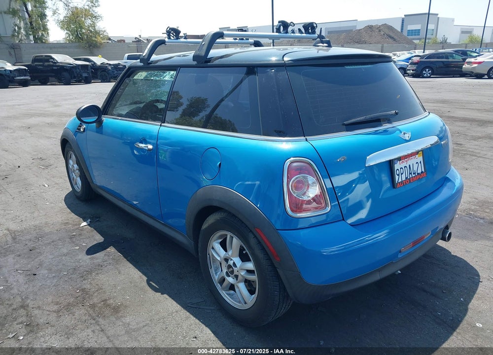 2013 MINI COOPER VIN: WMWSU3C58DT374590