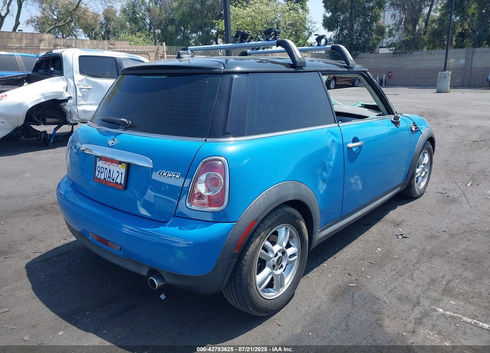 2013 MINI COOPER VIN: WMWSU3C58DT374590