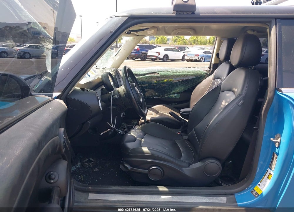 2013 MINI COOPER VIN: WMWSU3C58DT374590