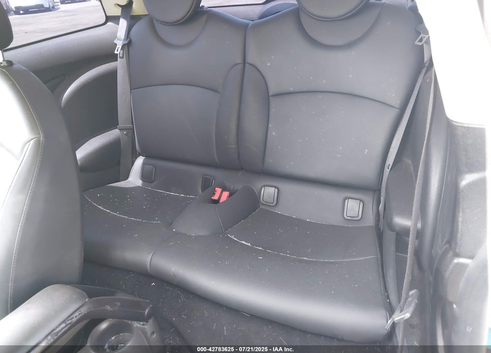 2013 MINI COOPER VIN: WMWSU3C58DT374590