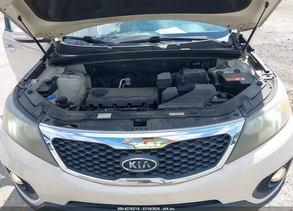 2011 KIA SORENTO LX VIN: 5XYKT4A17BG143166