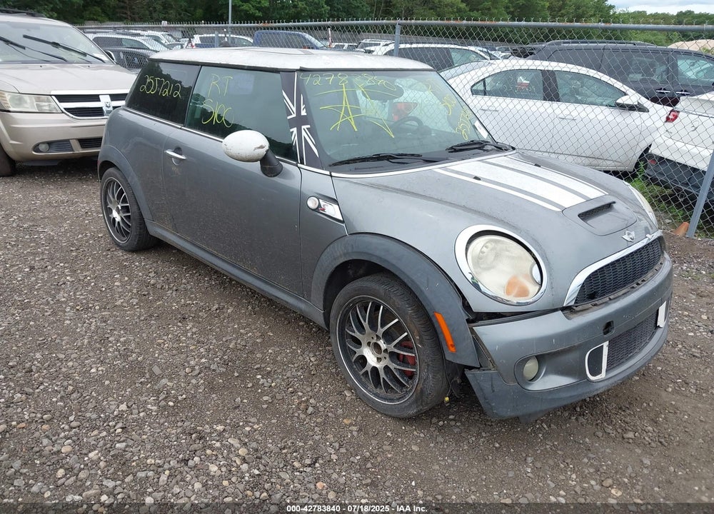 2007 MINI COOPER S VIN: WMWMF735X7TL87338