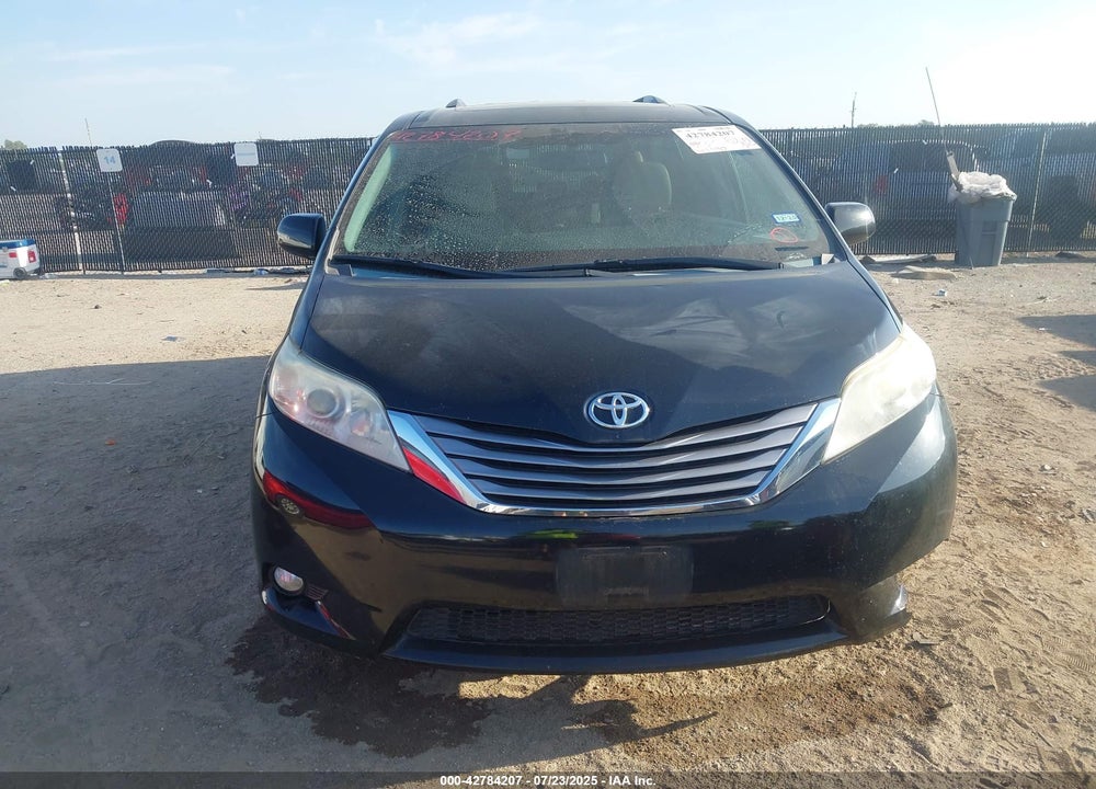 2015 TOYOTA SIENNA XLE 8 PASSENGER VIN: 5TDYK3DC9FS561192