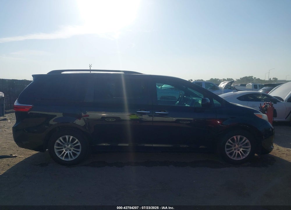 2015 TOYOTA SIENNA XLE 8 PASSENGER VIN: 5TDYK3DC9FS561192