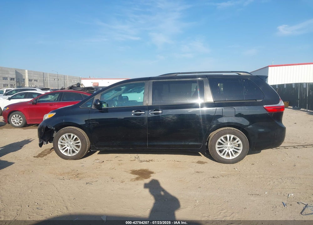 2015 TOYOTA SIENNA XLE 8 PASSENGER VIN: 5TDYK3DC9FS561192